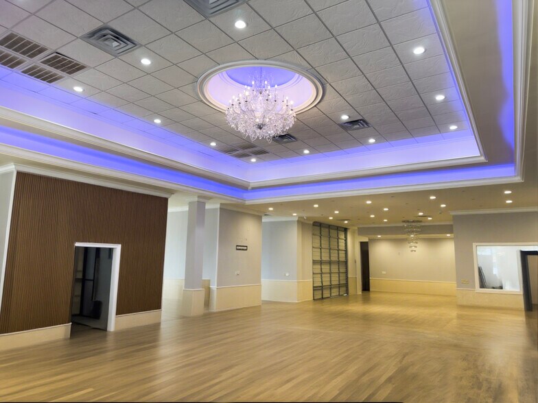 More Photos Of 12838 Murphy Rd, Stafford Showroom For Lease