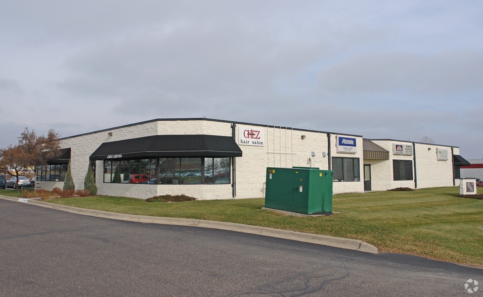 More Photos Of 7876 Hudson Rd, Woodbury Office For Lease