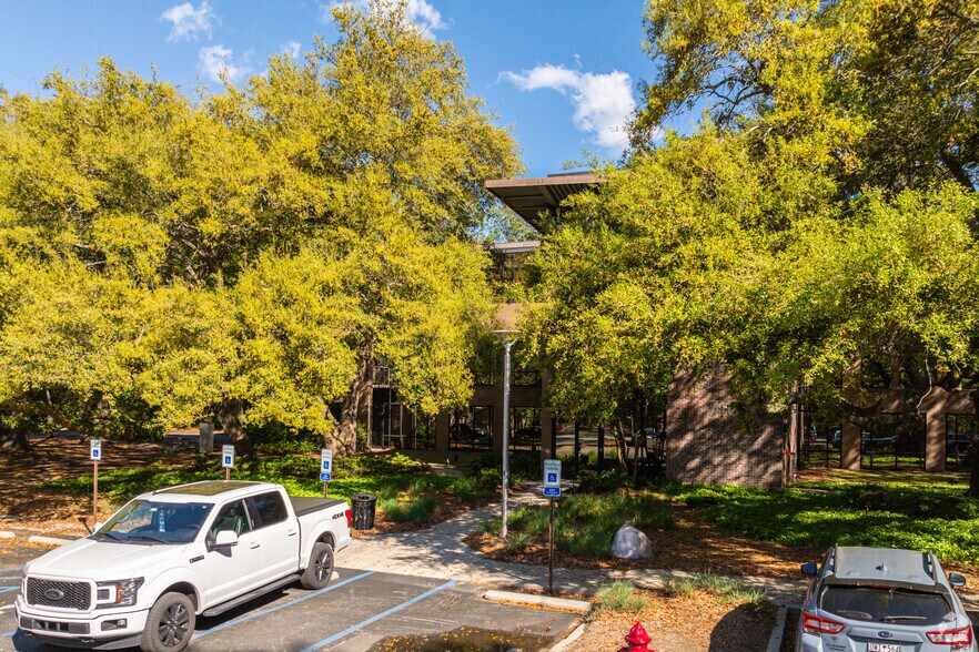 More Photos Of 710 Johnnie Dodds Blvd, Mount Pleasant Medical For Lease