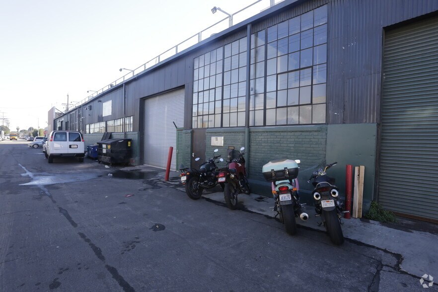 More Photos Of 6007 S St Andrews Pl, Los Angeles Manufacturing For Sale