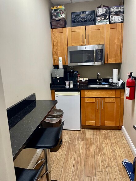 More Photos Of 3641-3651 Bell Blvd, Bayside Storefront Retail Office For Lease