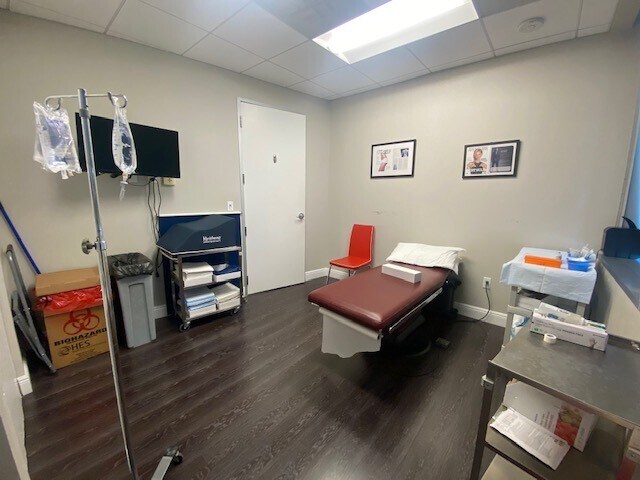 More Photos Of 21550 Biscayne Blvd, Aventura Medical For Lease