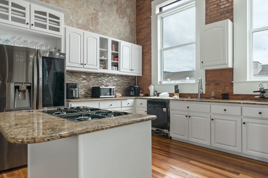 More Photos Of 117 N Jefferson Ave, Eatonton Storefront For Sale