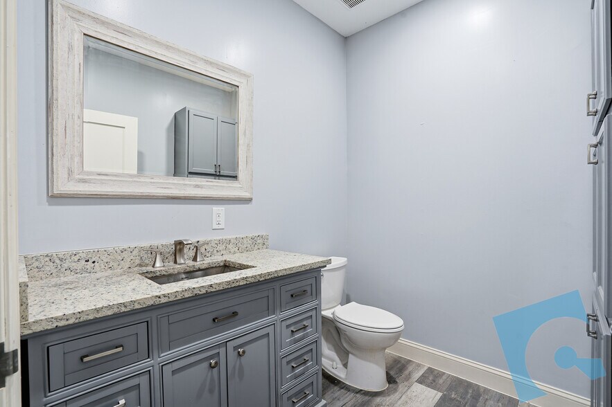 More Photos Of 189 Elm St, Lewisville Office For Sale