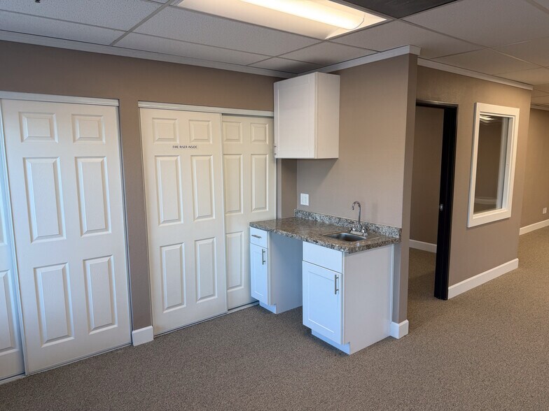 More Photos Of 9570 SW Beaverton Hillsdale Hwy, Beaverton Office For Sale