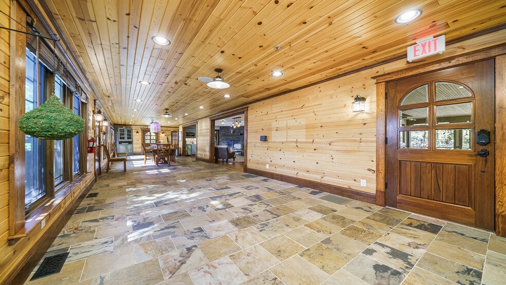 More Photos Of 409 N State St, Franklin Grove Hotel For Sale