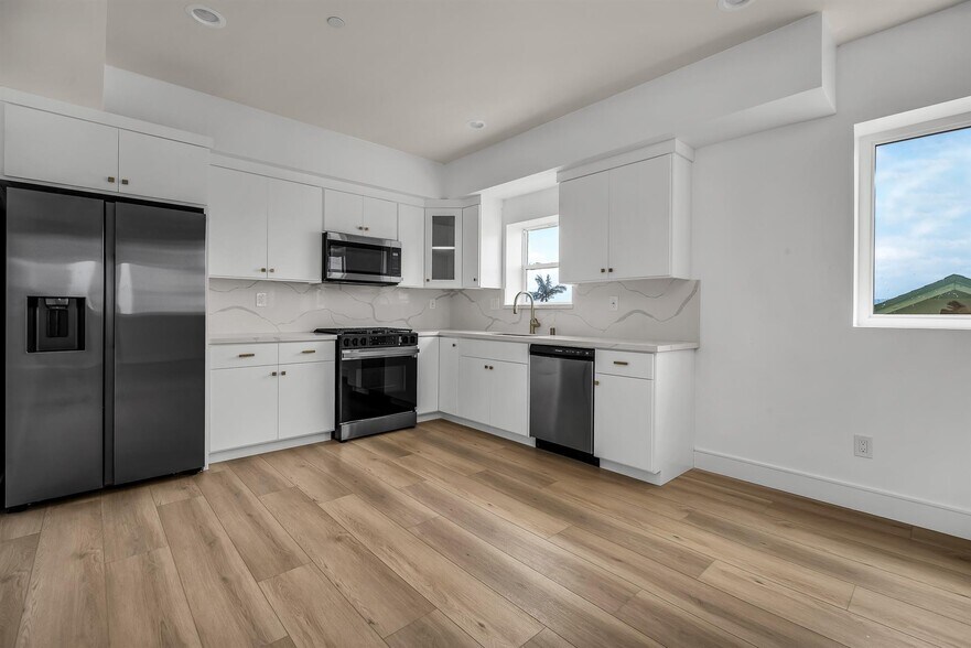 More Photos Of 4701 Saturn St, Los Angeles Multifamily For Sale