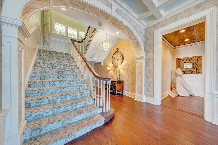 More Photos Of 812 E Main St, Bedford Lodge Meeting Hall For Sale