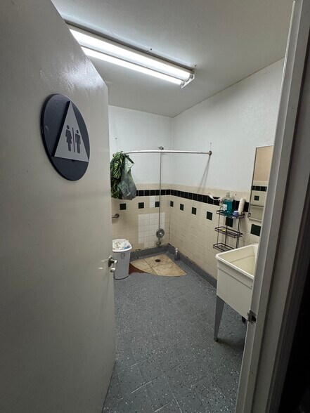 More Photos Of 1734 Artesia Blvd, Long Beach Convenience Store For Sale