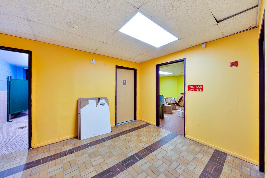 More Photos Of 5566 Kings Hwy, Brooklyn Schools For Lease