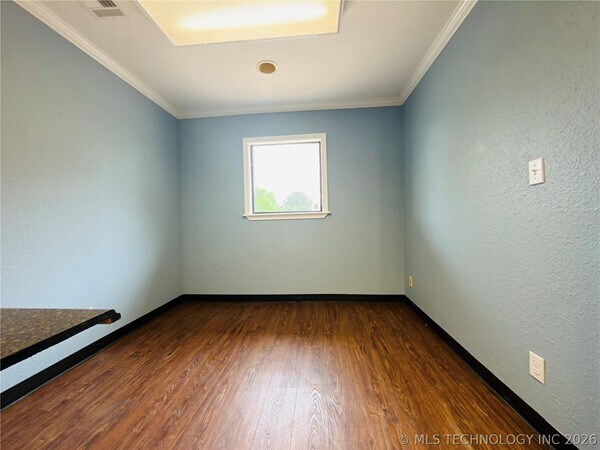 More Photos Of 1002 E Cherry St, Cushing Medical For Sale