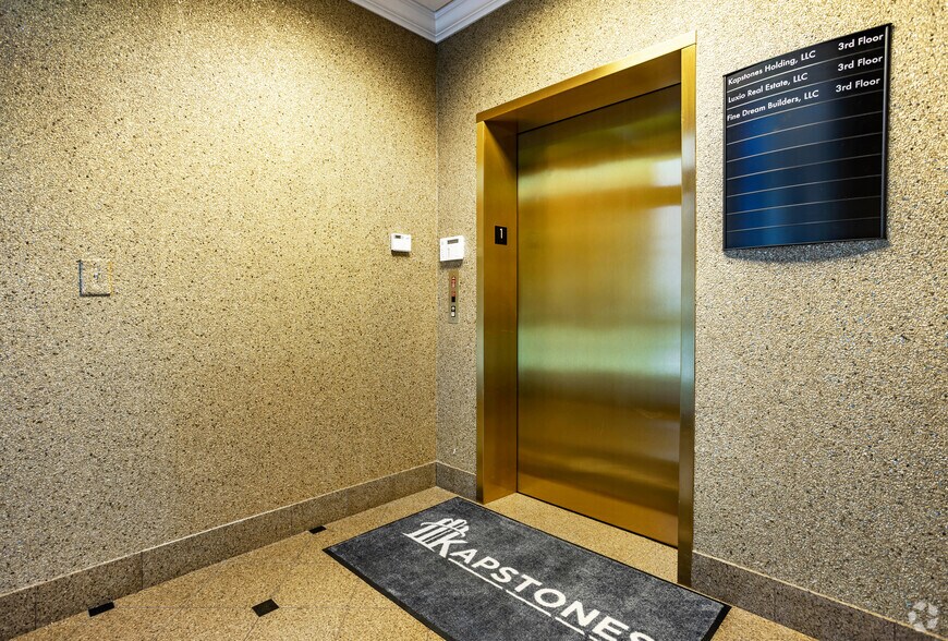 More Photos Of 2080 Ringling Blvd, Sarasota Office For Lease