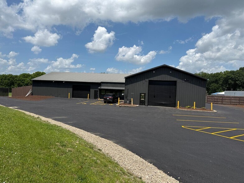 More Photos Of 15062 Archer Ave, Lockport Warehouse For Lease