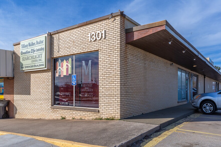 Primary Photo Of 1301 W Gore Blvd, Lawton Medical For Sale