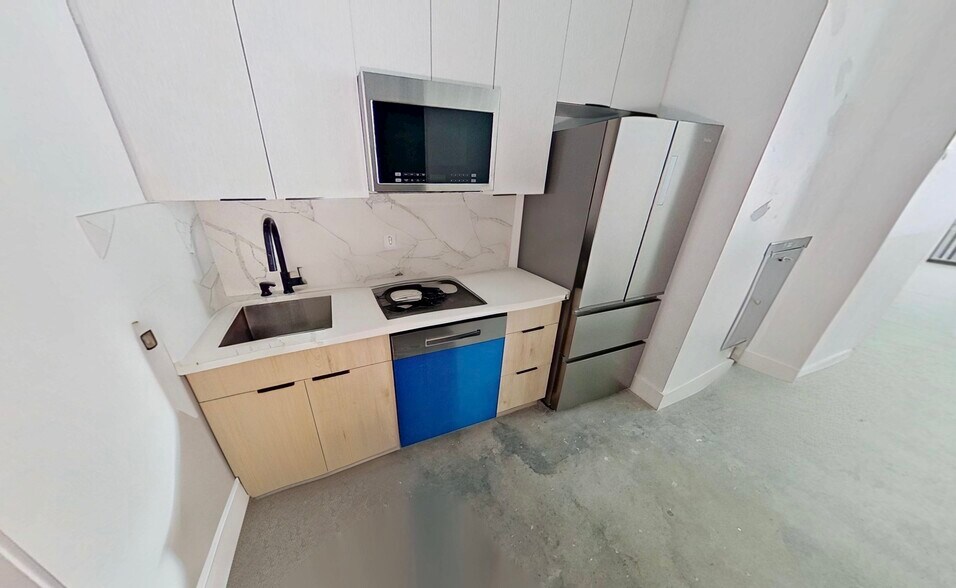 More Photos Of 27 Montrose Ave, Brooklyn Storefront Retail Office For Lease