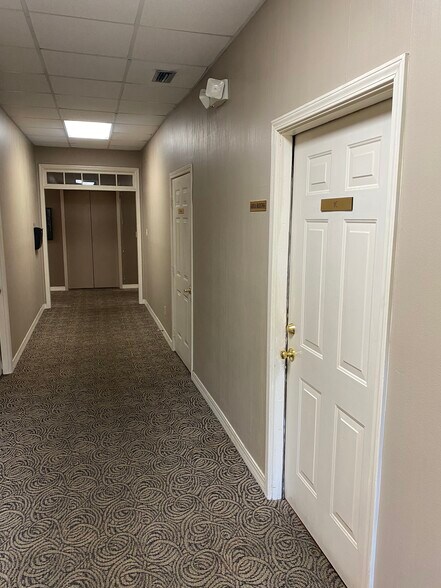 More Photos Of 1110 Hillcrest Rd, Mobile Office For Lease