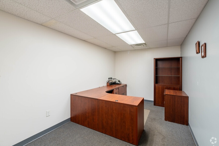 More Photos Of 1501 Vernon Odom Blvd, Akron Auto Dealership For Sale