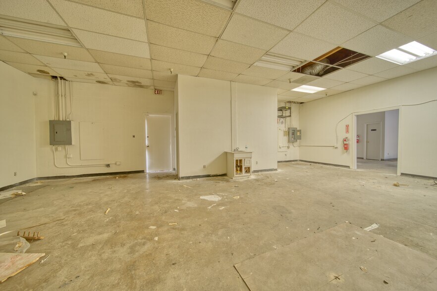 More Photos Of 13611-13663 N 32nd St, Phoenix Storefront For Lease