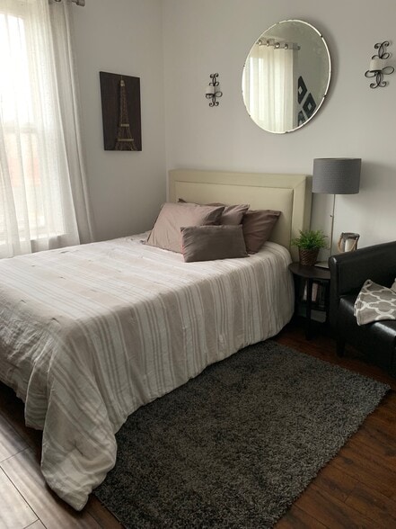 More Photos Of 1964 W Lawrence Ave, Chicago Storefront Retail Residential For Sale