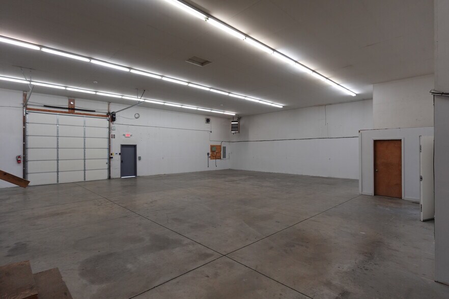 More Photos Of 6010-6012 E Trent Ave, Spokane Showroom For Lease