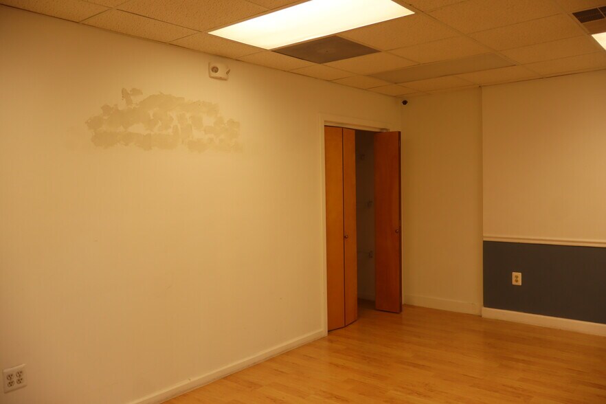 More Photos Of 200 Haddonfield Berlin, Gibbsboro Office For Sale