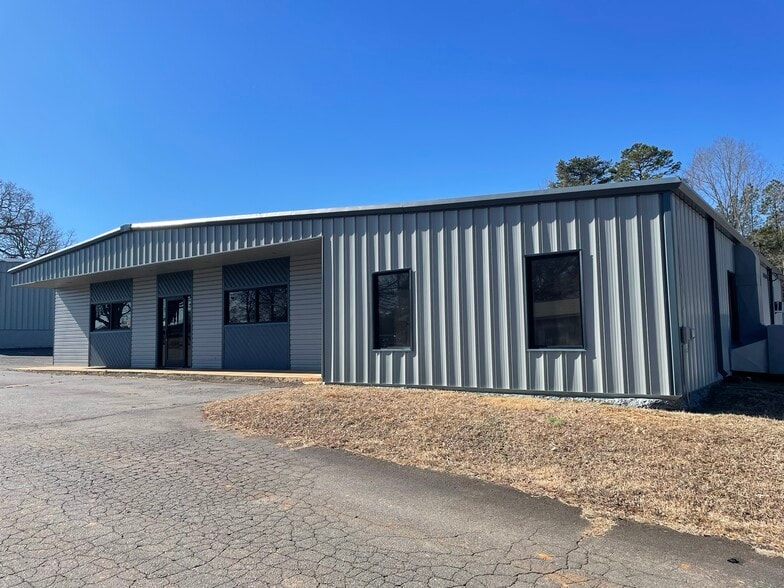 More Photos Of 8621 Fairview Rd, Charlotte Unknown For Lease