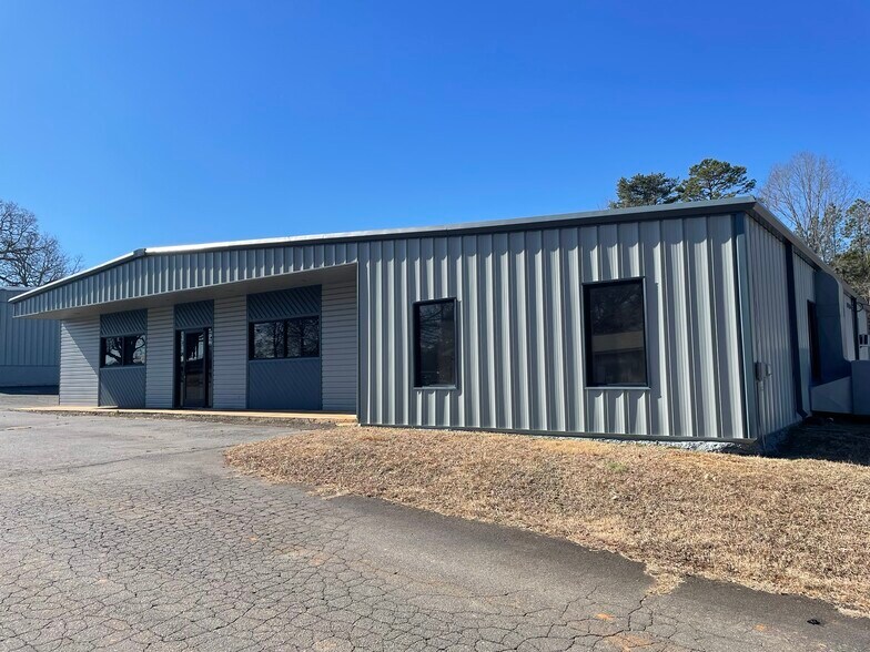 More Photos Of 8621 Fairview Rd, Charlotte Unknown For Lease