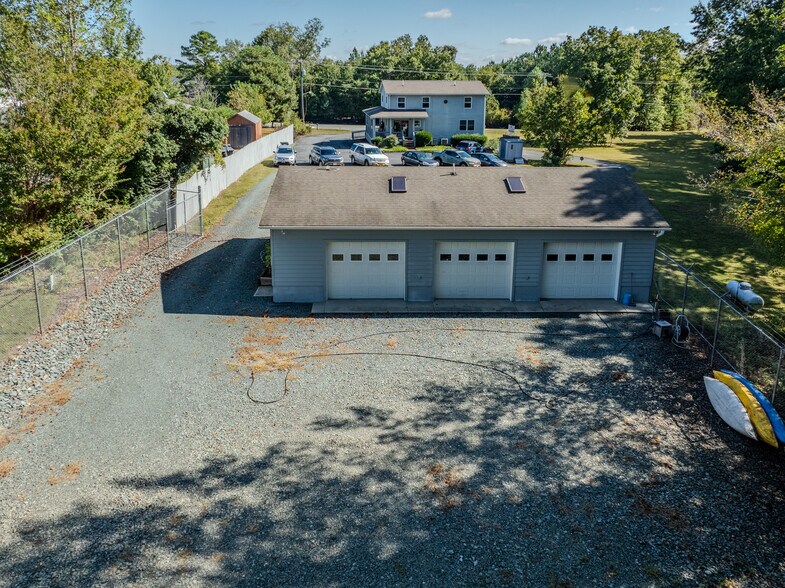 More Photos Of 2704 Lake Monticello Rd, Palmyra Parking Garage For Sale