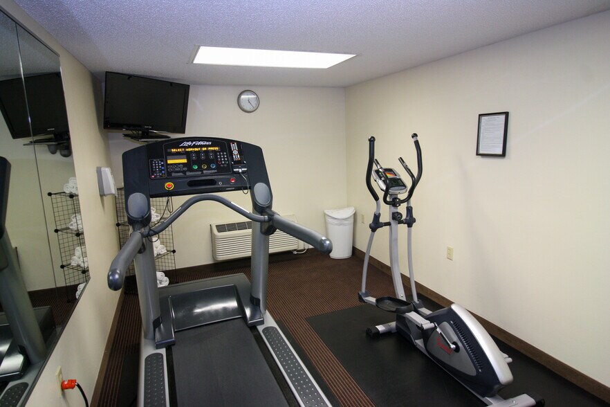 More Photos Of 222 W 2nd St, Ottumwa Hotel For Sale