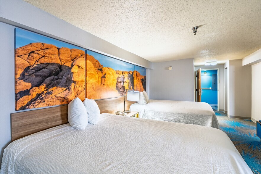 More Photos Of 519 Crook St, Custer Hotel For Sale