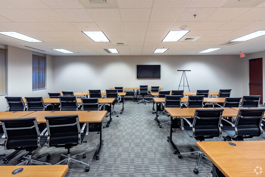 More Photos Of 2550 W Tyvola Rd, Charlotte Office For Lease