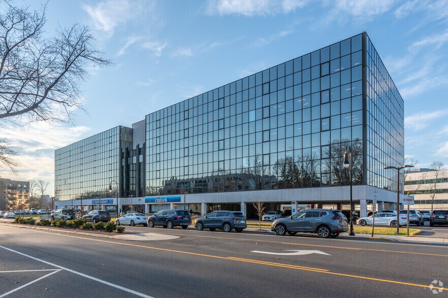More Photos Of 111 Great Neck Rd, Great Neck Office For Lease