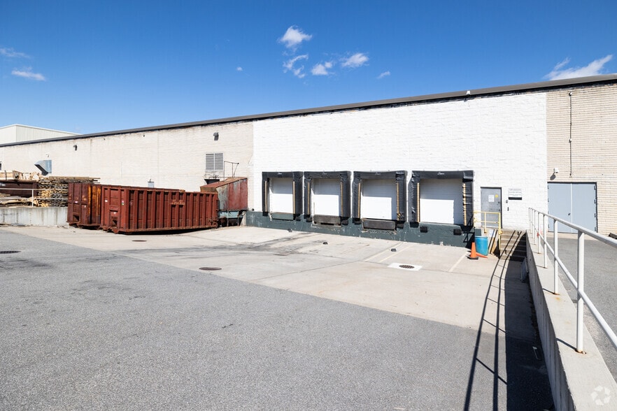 More Photos Of 260 Spagnoli Rd, Melville Light Manufacturing For Lease