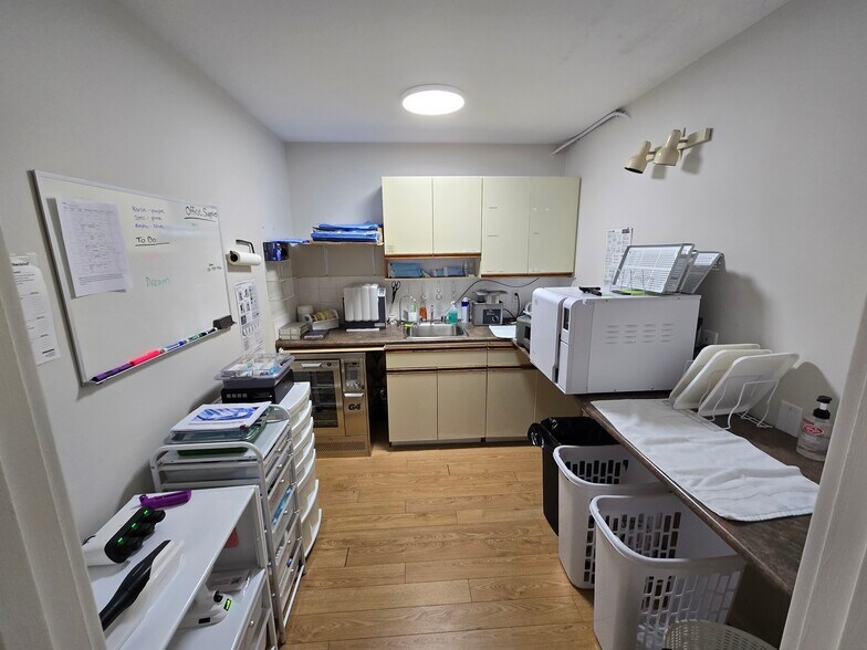 More Photos Of 7184 Lantzville Rd, Lantzville Office For Sale