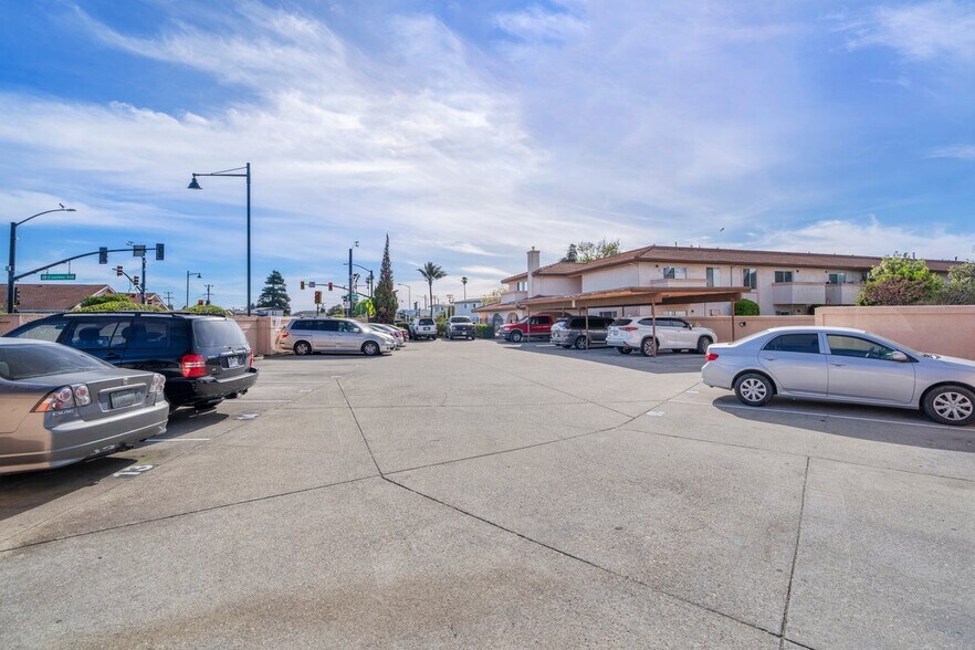 More Photos Of 2001 Broadway, San Pablo Apartments For Sale