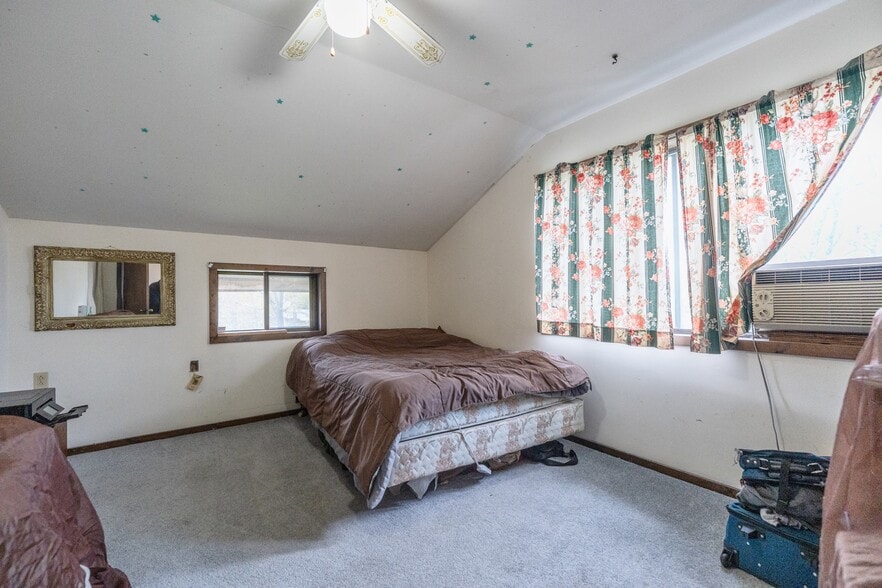 More Photos Of 167 Hill Rd, Kingston Sports And Entertainment For Sale