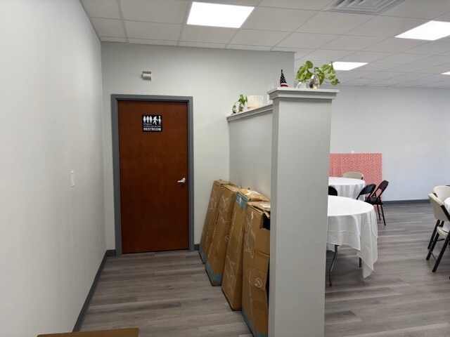 More Photos Of 248 Oxford Rd, Oxford Storefront Retail Office For Lease
