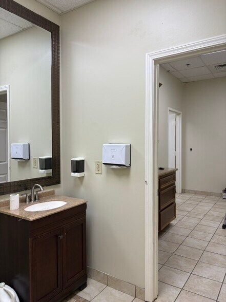 More Photos Of 14056 Southwest Fwy, Sugar Land Unknown For Lease