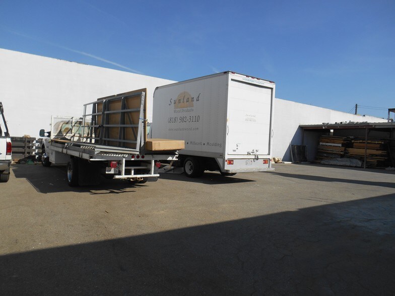 More Photos Of 7442 Varna Ave, North Hollywood Warehouse For Lease