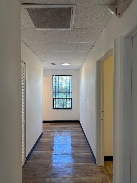 More Photos Of 2001 N Dixie Hwy, Pompano Beach Storefront Retail Office For Lease