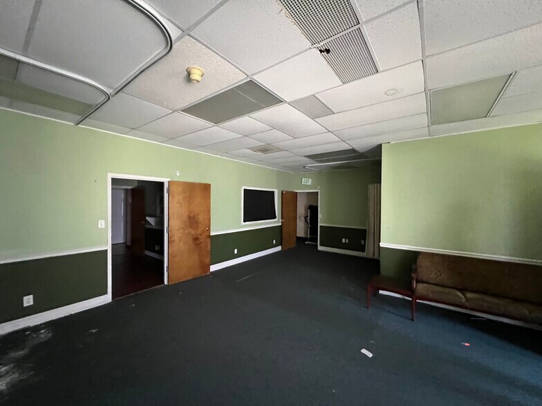 More Photos Of 808 Commerce Blvd, Riverdale Medical For Sale