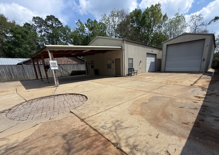 Primary Photo Of 1115 Chateau Woods Parkway Dr, Conroe Light Manufacturing For Lease