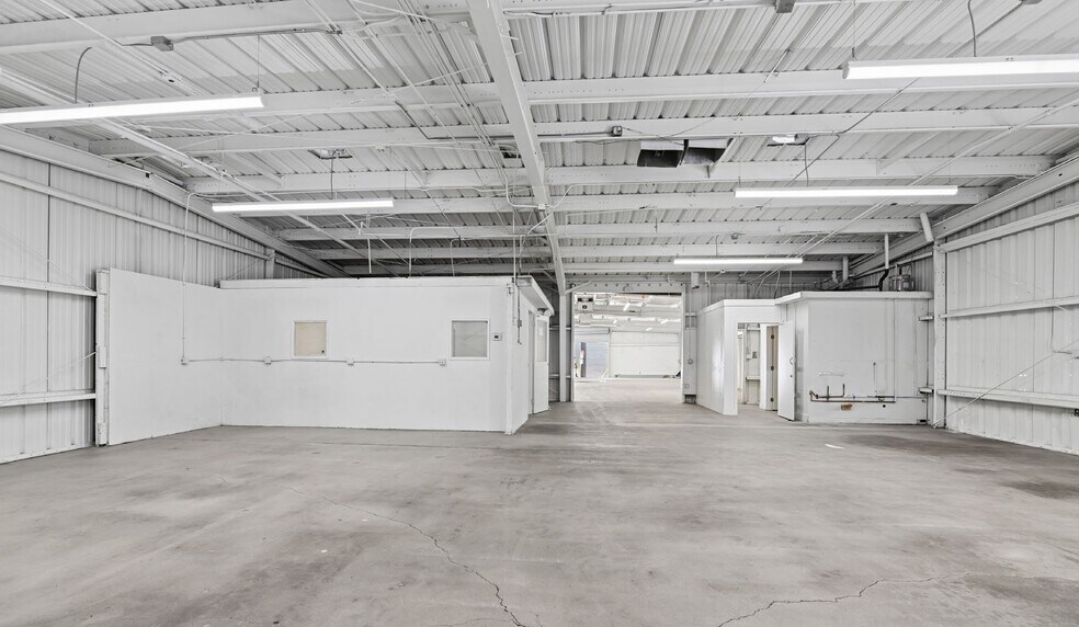 More Photos Of 850-858 Lillian Way, Los Angeles Warehouse For Lease