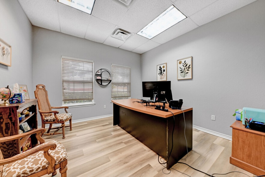 More Photos Of 1492 S Seguin Ave, New Braunfels Medical For Lease