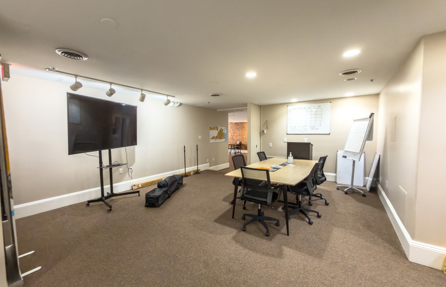 More Photos Of 315 Market St SE, Roanoke Storefront Retail Office For Lease