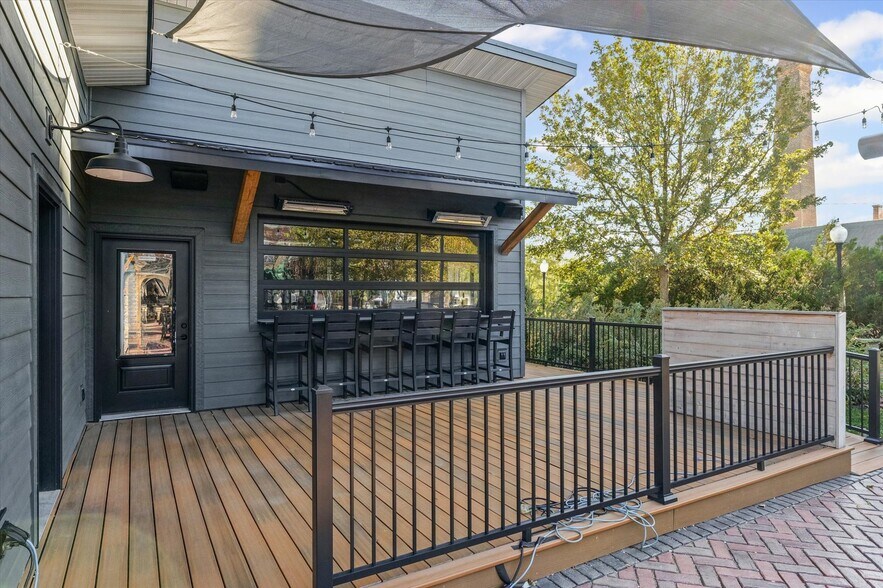 More Photos Of 125 S Market St, Paxton Specialty For Sale