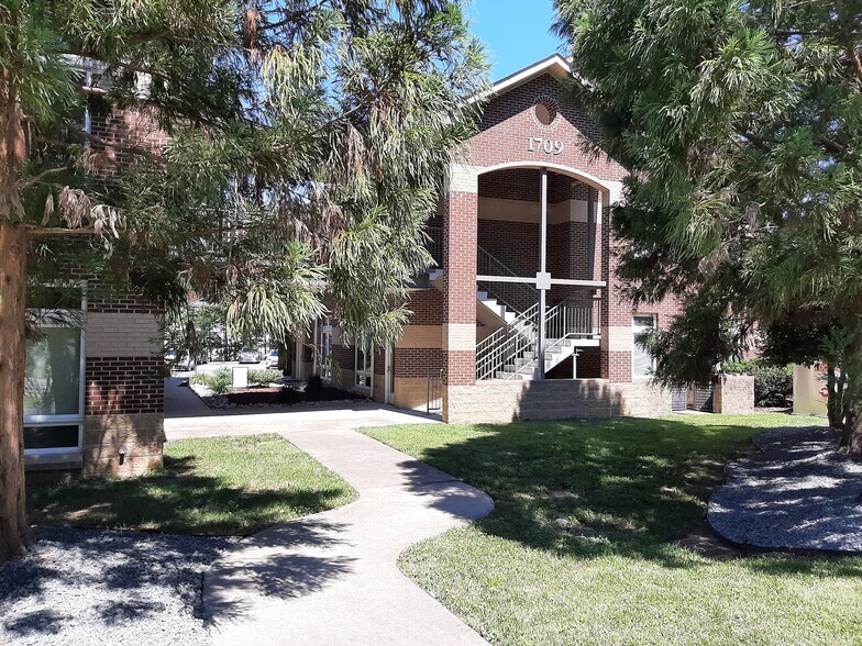 More Photos Of 1709 Legion Rd, Chapel Hill Coworking Space
