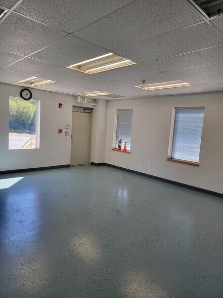 More Photos Of 16371 E State Route 3, Allyn Distribution For Lease