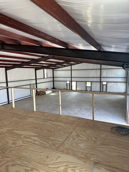 More Photos Of 4072 Old Lorena Rd, Lorena Light Manufacturing For Lease