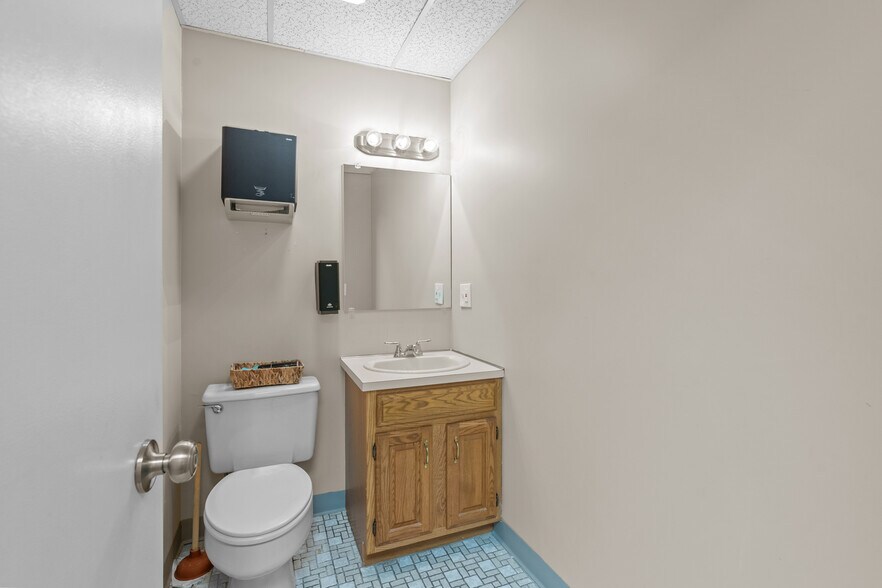 More Photos Of 33 College Hill Rd, Warwick Apartments For Lease